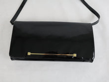 Lataa kuva Galleria-katseluun, Musta kiiltonahkainen clutch-laukku