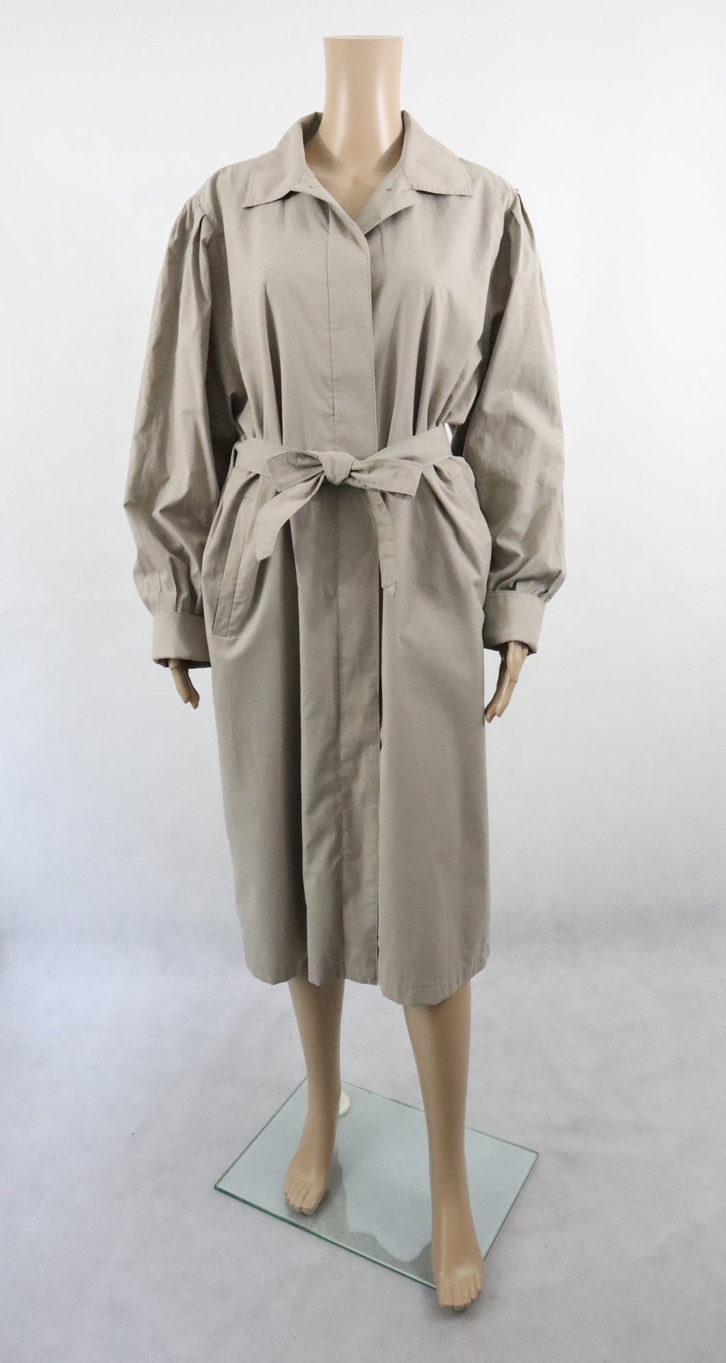Just in Vaatehuone made in Finland khakinharmaa trenssi C38