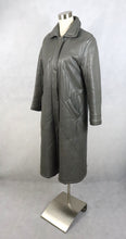 Lataa kuva Galleria-katseluun, Harmaa topattu pitkä nahkatakki 40