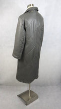 Lataa kuva Galleria-katseluun, Harmaa topattu pitkä nahkatakki 40