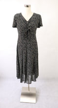 Lataa kuva Galleria-katseluun, Lena mustavalkoinen kuviollinen kellohelmainen mekko viskoosisifonkia 38