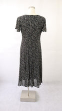 Lataa kuva Galleria-katseluun, Mustavalkoinen kuviollinen kellohelmainen mekko 38