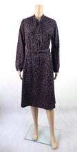 Lataa kuva Galleria-katseluun, Lila kuviollinen kotimainen vintagemekko D40 made in Finland