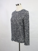 Lataa kuva Galleria-katseluun, Mustavalkoinen kuviollinen pusero 36