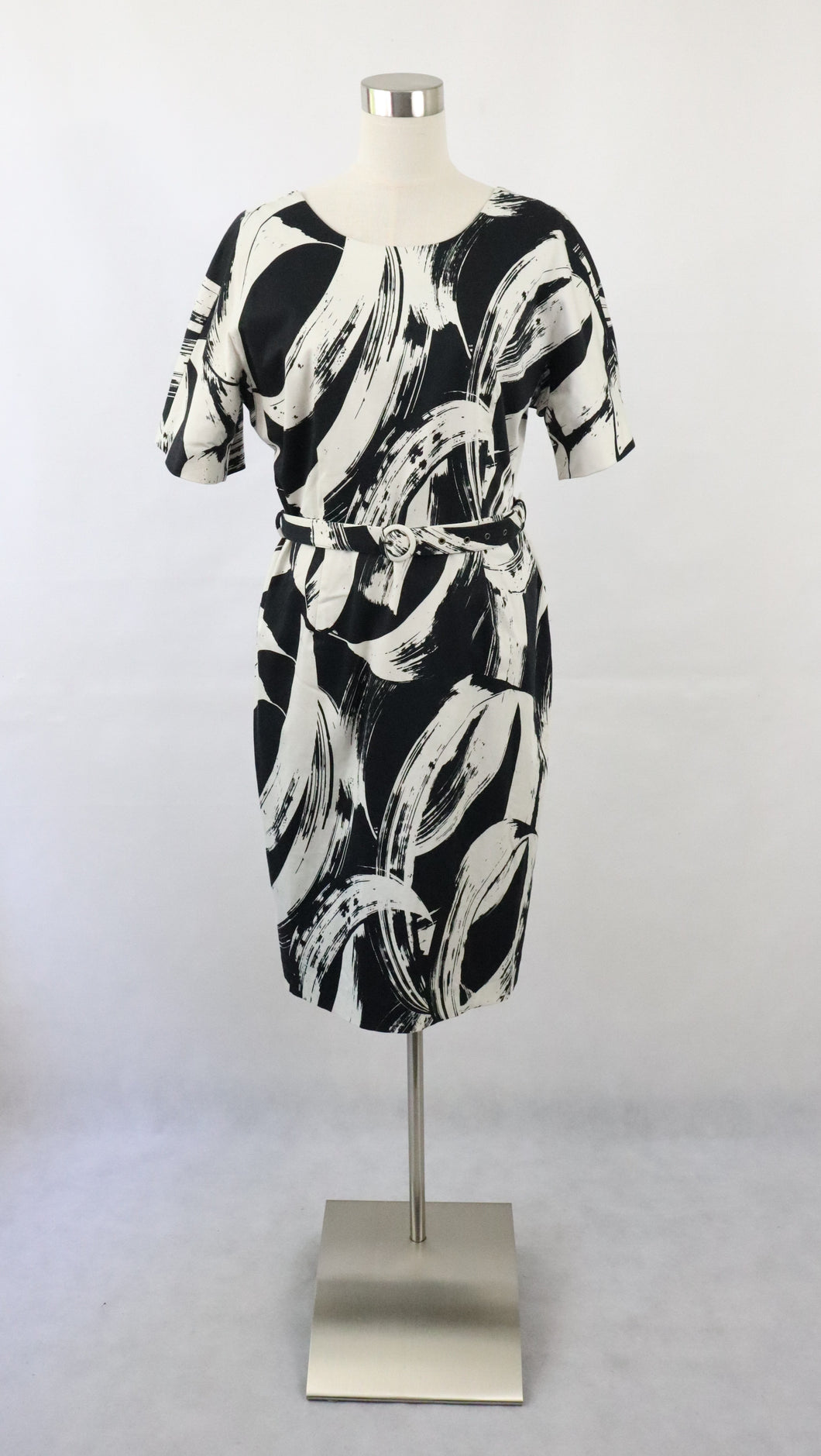 Marimekko Lainehtien mustavalkoinen kuviollinen lyhythihainen mekko puuvillasatiinia 44 