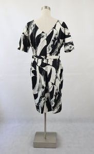 Mustavalkoinen kuviollinen mekko 44
