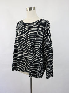 Mustavalkoinen kuviollinen oversize pusero M