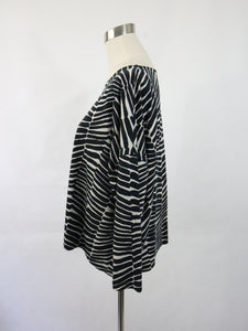 Mustavalkoinen kuviollinen oversize pusero M