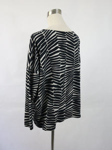Mustavalkoinen kuviollinen oversize pusero M