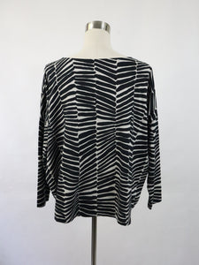 Mustavalkoinen kuviollinen oversize pusero M