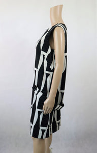 Mustavalkoinen kuviollinen mekko 42