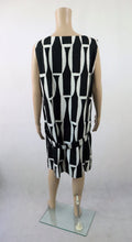 Lataa kuva Galleria-katseluun, Mustavalkoinen kuviollinen mekko 42