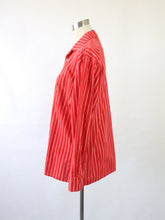 Lataa kuva Galleria-katseluun, Punainen raidallinen paitapusero