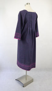 Violetti kuviollinen puuvillamekko 34