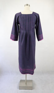 Violetti kuviollinen puuvillamekko 34