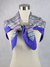 Lataa kuva Galleria-katseluun, Värikäs silkkihuivi