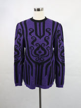 Lataa kuva Galleria-katseluun, Merry Finn by Artella Oy made in Finland violetti kuviollinen 80-luvun vintage neulepusero M