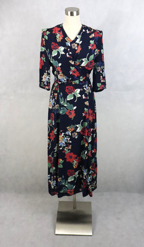 Modelia kukkakuvioinen kietaisumallinen pitkä viskoosimekko 36