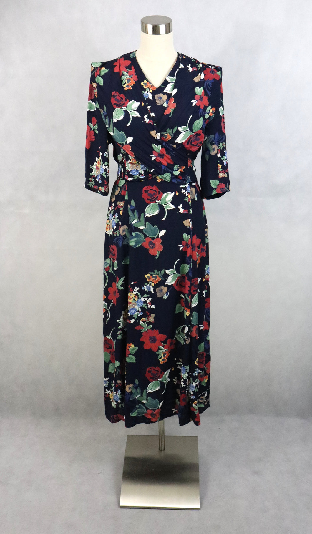 Modelia kukkakuvioinen kietaisumallinen pitkä viskoosimekko 36