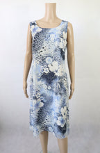 Lataa kuva Galleria-katseluun, Sinisävyinen kuviollinen puolipituinen mekko 38