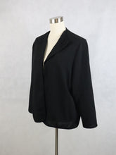 Lataa kuva Galleria-katseluun, Musta villasekoitekankainen jakku 42