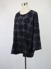 Lataa kuva Galleria-katseluun, Tummanharmaa kuviollinen pusero XXXL