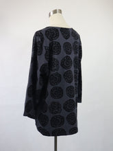 Lataa kuva Galleria-katseluun, Tummanharmaa kuviollinen pusero XXXL