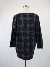 Lataa kuva Galleria-katseluun, Tummanharmaa kuviollinen pusero XXXL