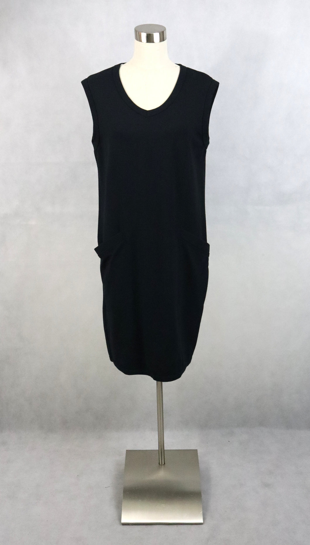 Nanso musta hihaton taskullinen viskoositrikoomekko S