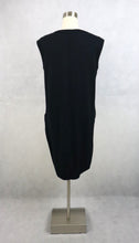 Lataa kuva Galleria-katseluun, Musta taskullinen hihaton mekko S