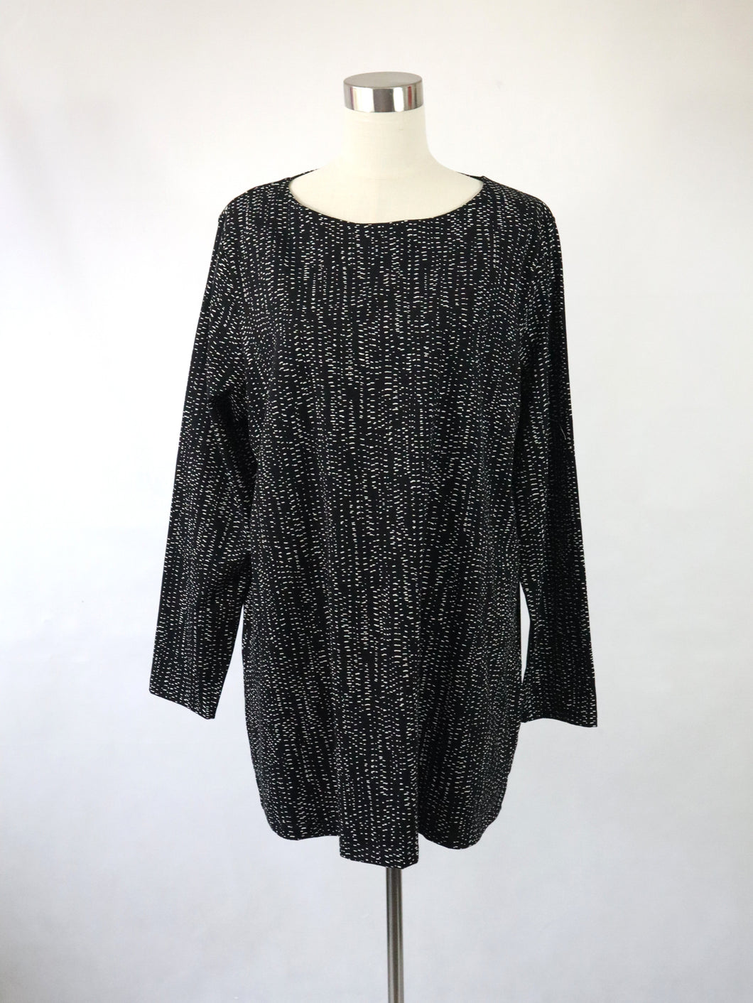 Nanso mustavalkoinen pilkullinen puuvillatunika sivutaskuilla XXL