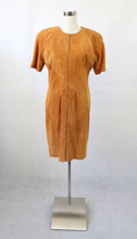 Lataa kuva Galleria-katseluun, Pentik made in Finland 80-luvun kotimainen vintage mokkanahkamekko 40