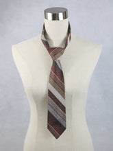 Lataa kuva Galleria-katseluun, Petrifan ruskeasävyinen raidallinen solmio