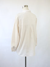 Lataa kuva Galleria-katseluun, Valkoinen kuviopintainen pusero L