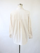 Lataa kuva Galleria-katseluun, Valkoinen kuviopintainen pusero L