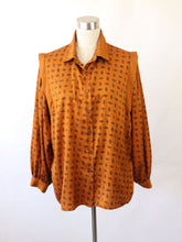Lataa kuva Galleria-katseluun, Reetriikka Tammi-tuote tiilenoranssi kuviollinen 80-luvun vintagepusero 48