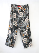 Lataa kuva Galleria-katseluun, Riiminka made in Finland Pyörre-kuvioiset Veera housut villaa ja viskoosia L