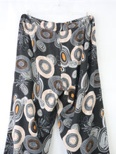 Lataa kuva Galleria-katseluun, Kuviolliset housut L