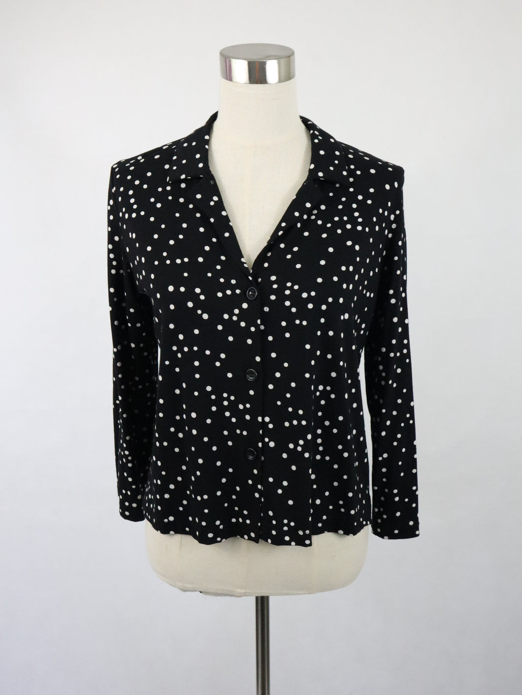 Ritva Falla mustavalkoinen polka Dot trikoopusero