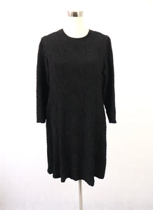 Musta kuviopintainen mekko 44