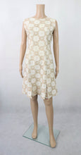 Lataa kuva Galleria-katseluun, Salonne vaalea kuviollinen kotimainen vintage mekko