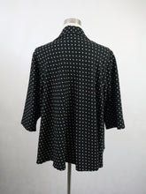 Lataa kuva Galleria-katseluun, Mustavalkoinen pilkullinen paitajakku 40
