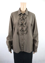 Lataa kuva Galleria-katseluun, Sataneule ruskea ruutukuosinen röyhelösomisteinen paitapusero 44