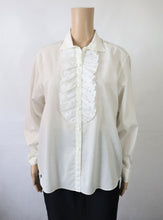 Lataa kuva Galleria-katseluun, Sataneule kotimainen vintage valkoinen röyhelökauluksinen pusero 38