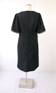 Musta kukkasomisteinen mekko D42