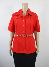 Lataa kuva Galleria-katseluun, Soili-tuote punainen lyhythihainen kotimainen vintage paita D42