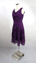 Lataa kuva Galleria-katseluun, Violetti ruusukuvioinen satiinimekko S
