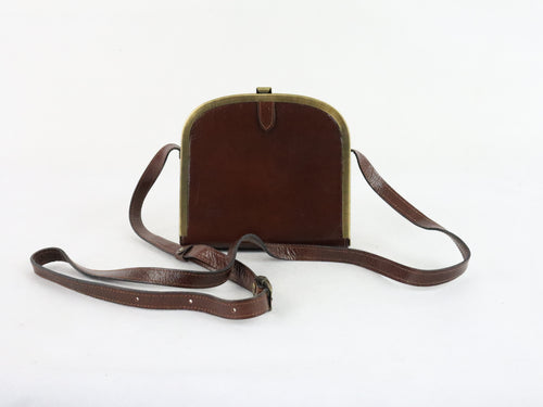 Three Bags ruskea nahkainen metallikehyksinen kotimainen vintage olkalaukku