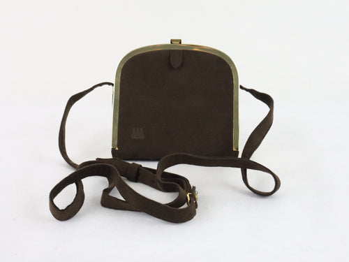 Three Bags tummanruskea mokkanahkainen metallikehyksinen kotimainen vintage olkalaukku