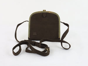 Three Bags tummanruskea mokkanahkainen metallikehyksinen kotimainen vintage olkalaukku